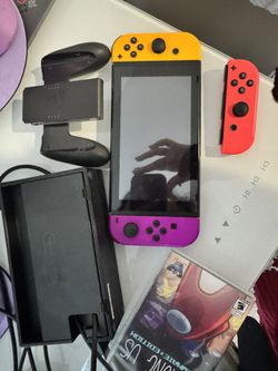 Nintendo Switch + 3 Joycons + Game
