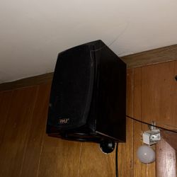 Pair of Bluetooth speakers 