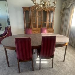 Beautiful Dinning Table 4 Chairs 