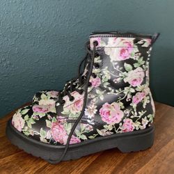 Floral Print Woman’s Combat Boots 8.5 | Porterville 