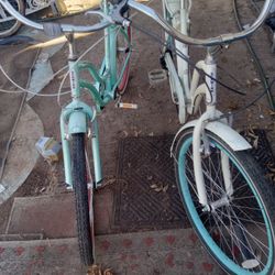 2 BIKIS SCHWINN 26INCH 7SPEED NEW  TIRES AND TUBES WORK PERFECT EVERYTHING IS GOOD 