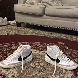 Nike shoes that are size 9