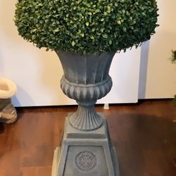 3 Feet Tall Boxwood Topiary With Urn Planter