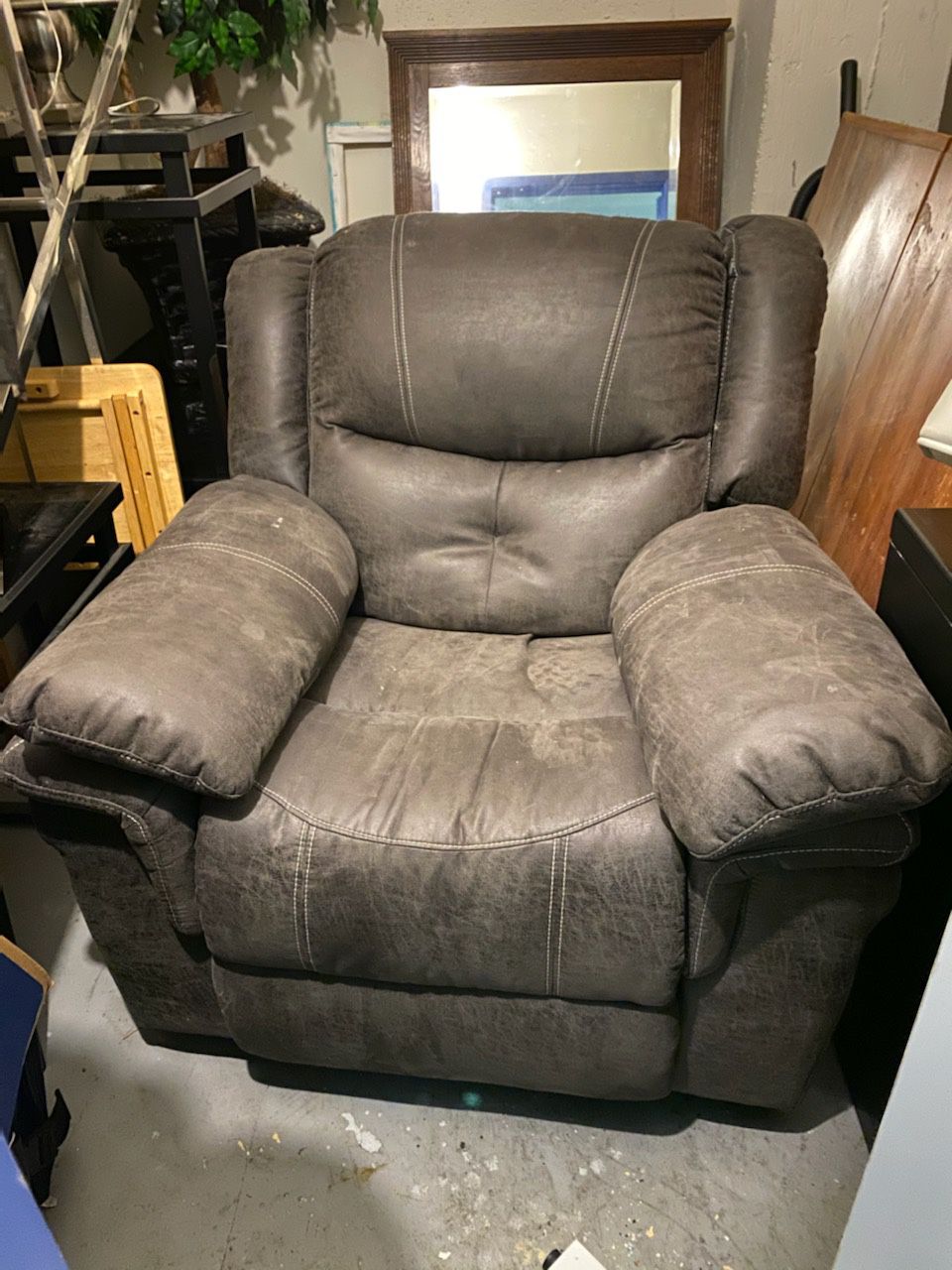Recliner rocker super comfortable less than 11 months old paid over 400$