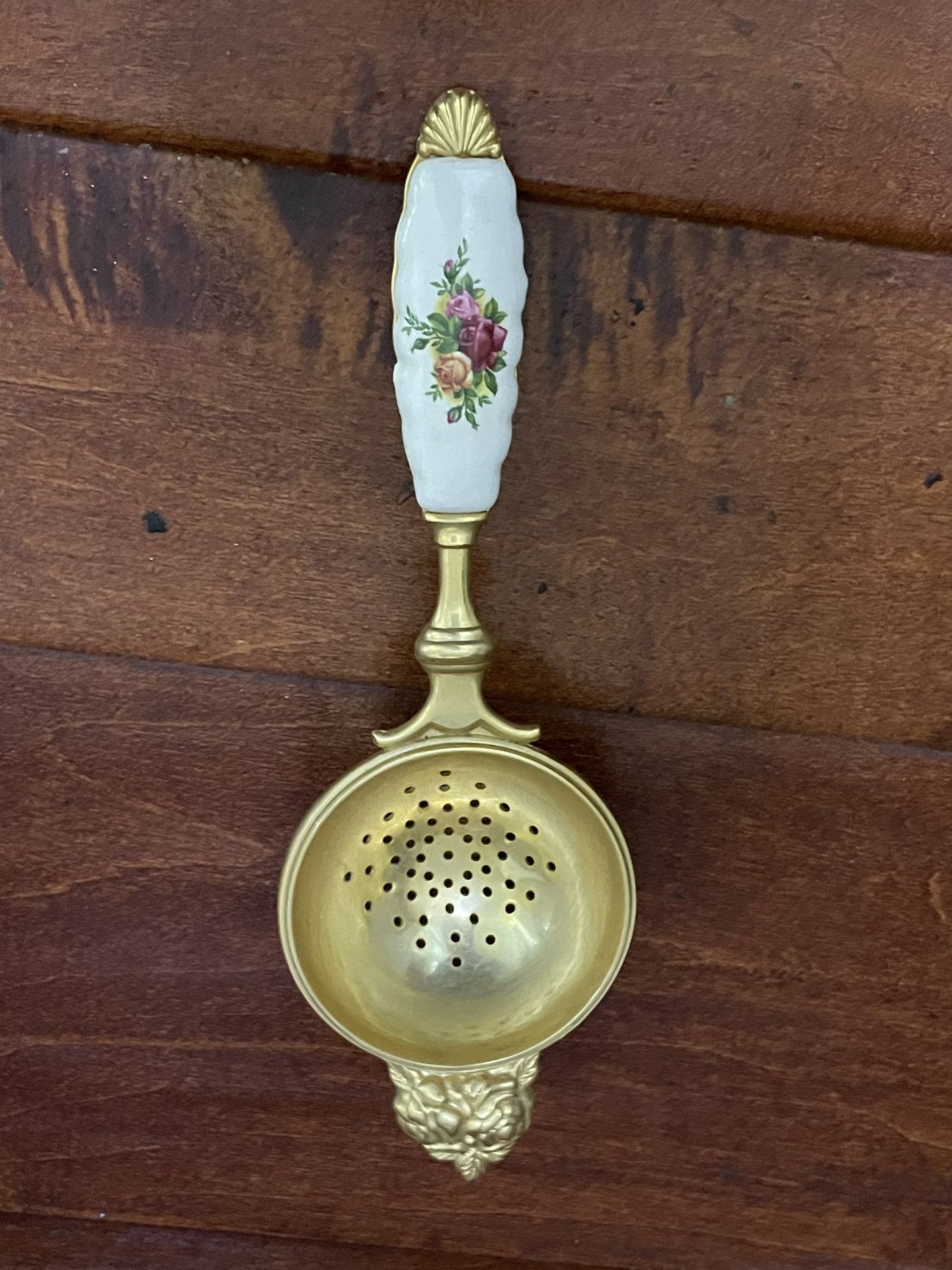Royal Doulton Old Country Roses Tea Strainer