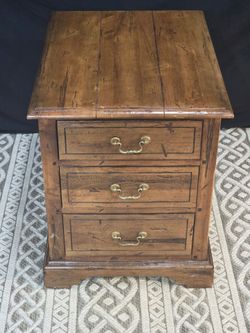 3 drawer nightstand dresser / end table