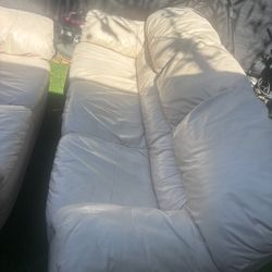 Set White Sofa 3&2  , Leather . Precio Including Delivery 