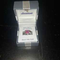 Black Hills Gold sapphire ring