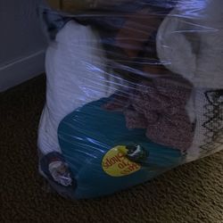 Bolsa Con Ropa Para Hombre Y Mujer Zapatos Para Mujer Y Libros 