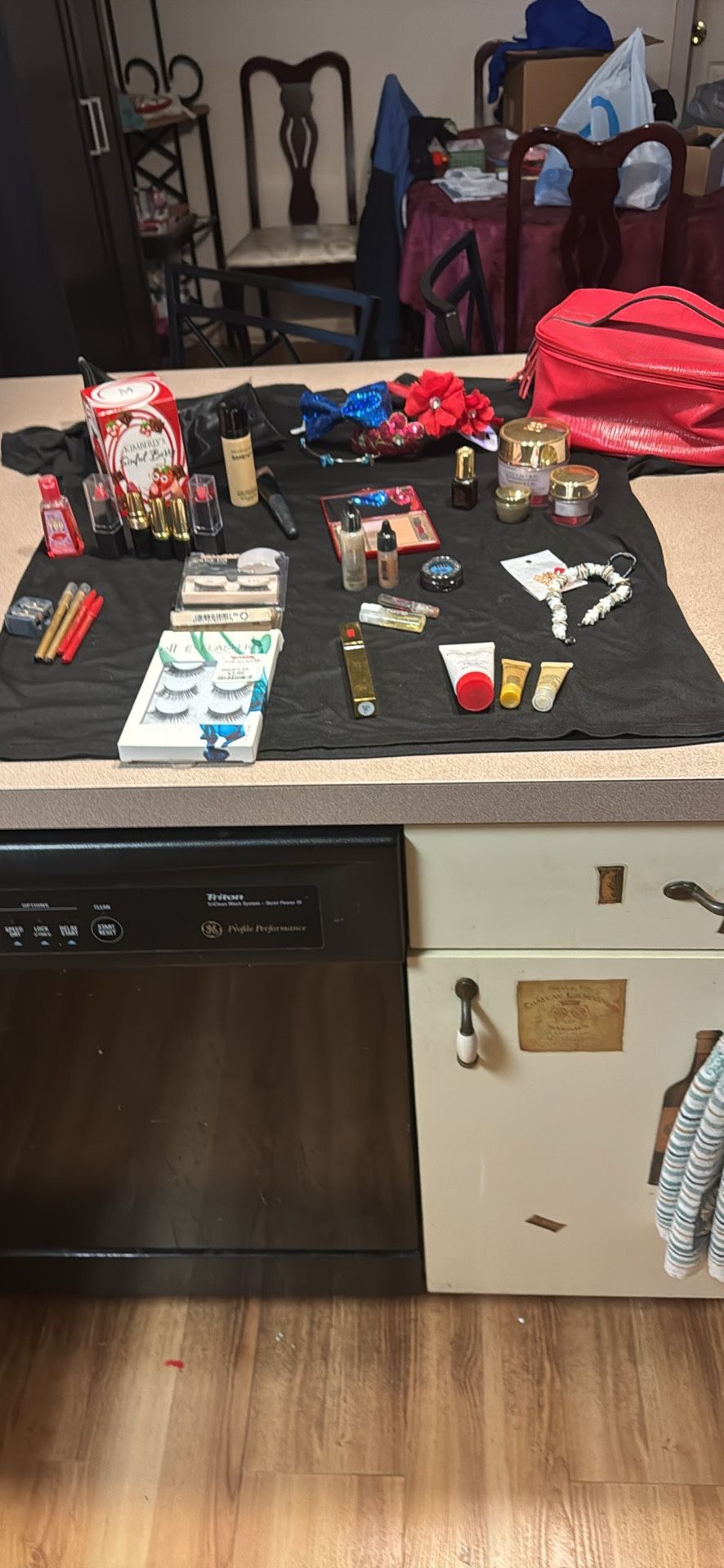 Elizabeth Arden Make Up And Lotions