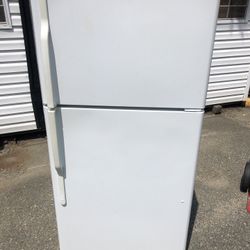Fridge With Ice Maker 