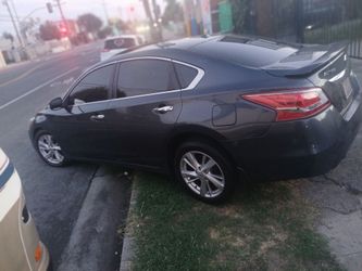 Nissan Altima Sedan