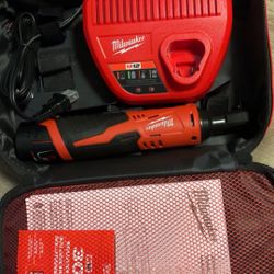 Milwaukee M12 3/8 Ratchet kit