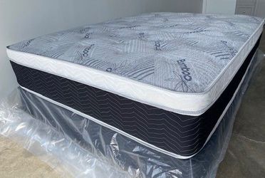 Queen Euro Bamboo Pillow Top!•••