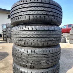 235/60/18 Hankook Kinergy GT 240$
