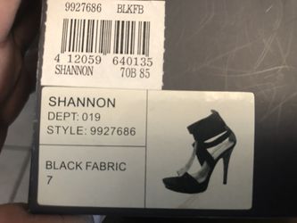 Black & gold strap heals