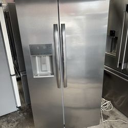 Frigidaire Gallery refrigerator 36 x 24 x 69 Like new one receipt for 6 months warranty