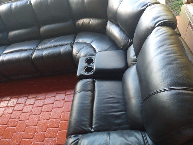 SECTIONAL GENUINE LEATHER RECLINER ELECTRIC BLACK COLOR. 