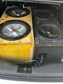 4 12” kicker subwoofers with box