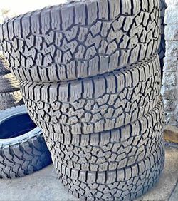 275/70/18 Falken 📍📍 Vendo un set de llantas con 80% de vida las 4 📍🌟
