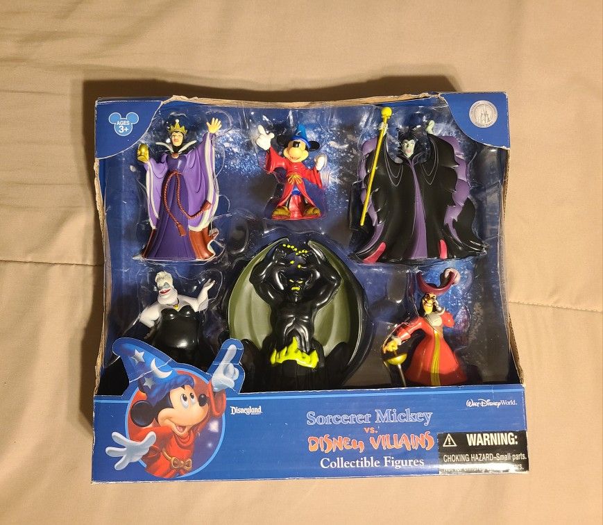 Sorcerer Mickey vs Disney Villains Collectible