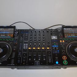 Pioneer DJ CDJ-3000 Pair and DJM-900NXS2 