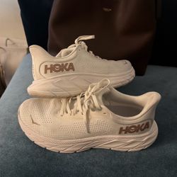 Hoka ARAHI 7 (W7.5D)