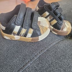 Infant Shell Toe Adidas Sz 2