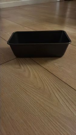 Black 9x5 metal loaf pan