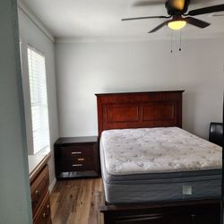Private Room With Bathroom.  With Laundry And Kitchen Privileges