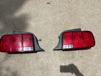2006 MUSTANG OEM TAIL LIGHTS