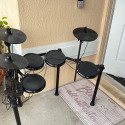 Alesis Nitro Mesh Kit Eight-Piece Electronic Drum Kit with Mesh Heads