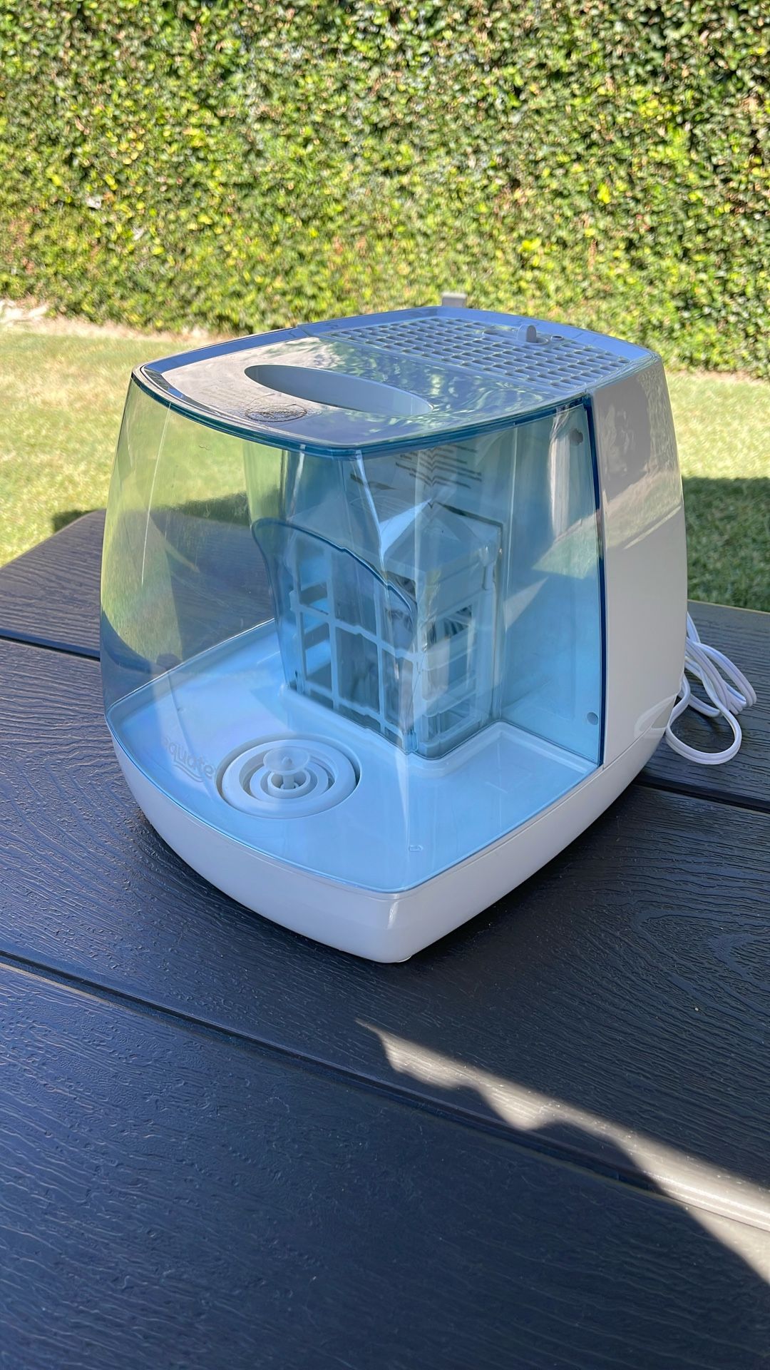 Equate Invisible Cool Mist Humidifier, Requires Filter, 1.1 Gallon