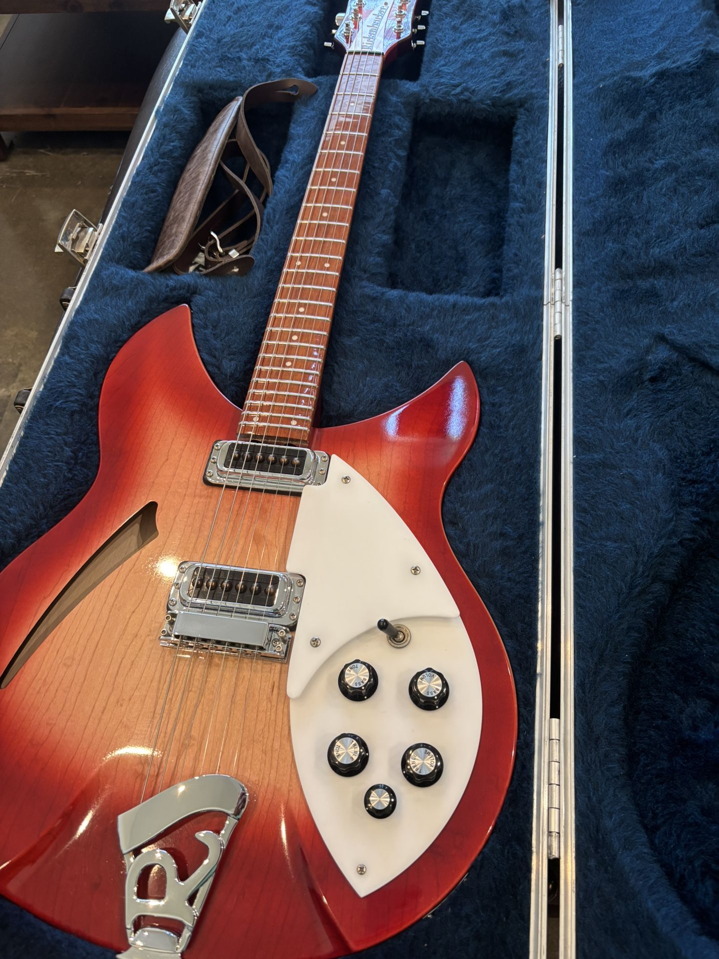 Rickenbacker 330 Electric Guitar Like New
