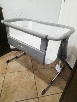 Dream on me Bedside Sleeper Bassinet