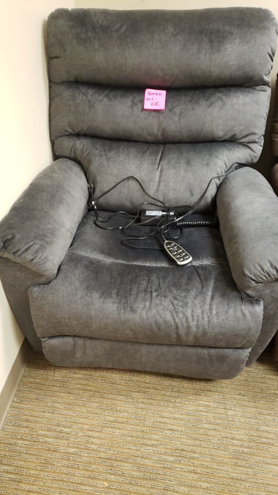 Brand new lazy boy electric recliner for crazy cheap! for Sale in