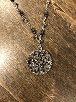 WHITE HOUSE BLACK MARKET NECKLACE 