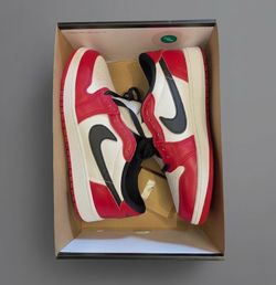Brand New Jordan 1 Retro Low OG Chicago GS Size 6.5y