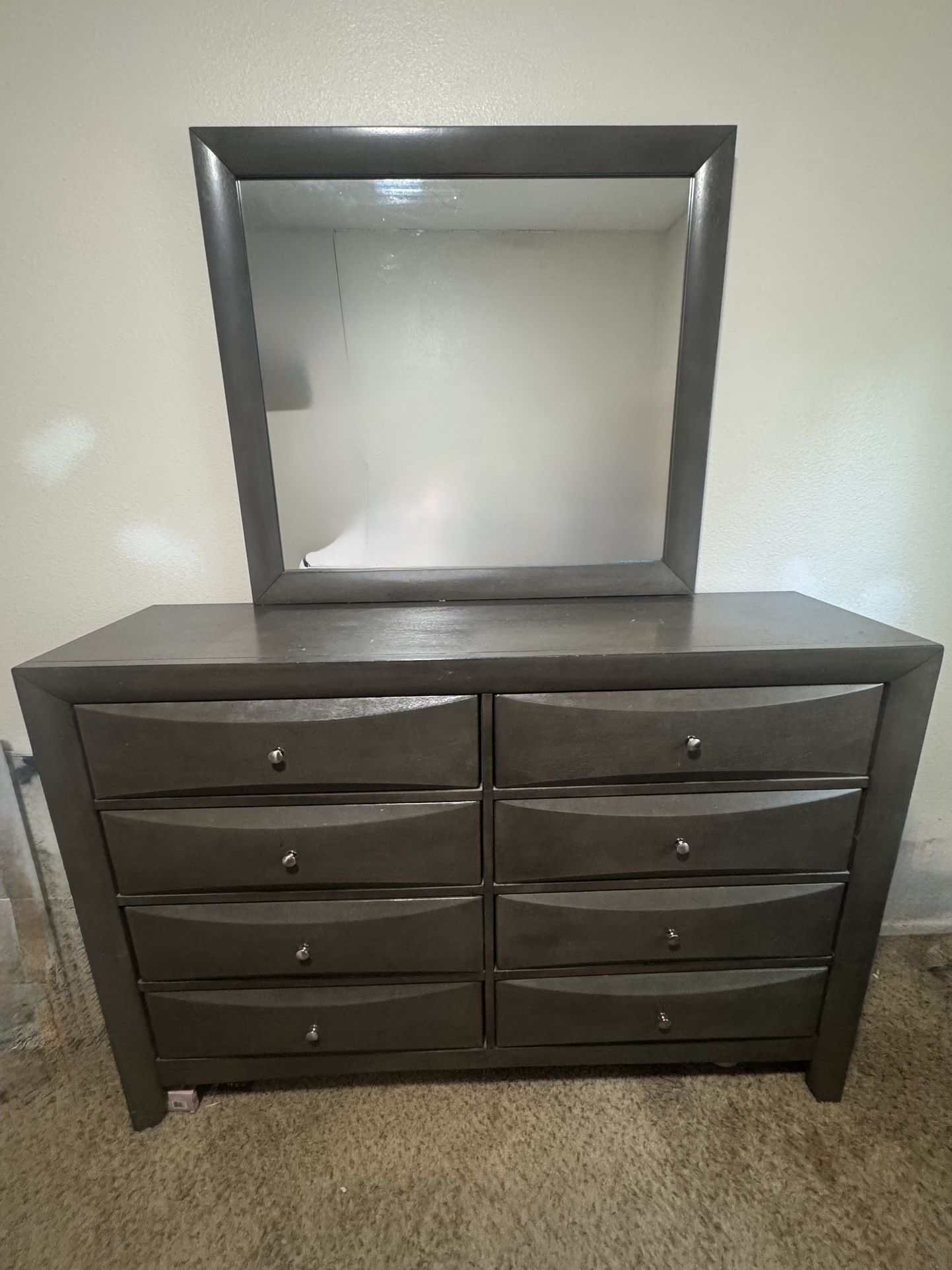 QUEEN BEDROOM SET / BEDSIDE TABLE/ CHEST OF DRAWER VANITY SET