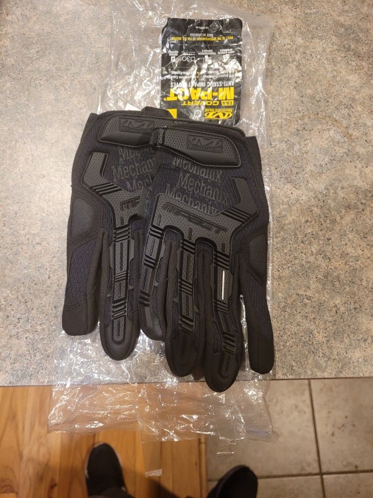 Never Worn Mechanix TAA Impact Gloves