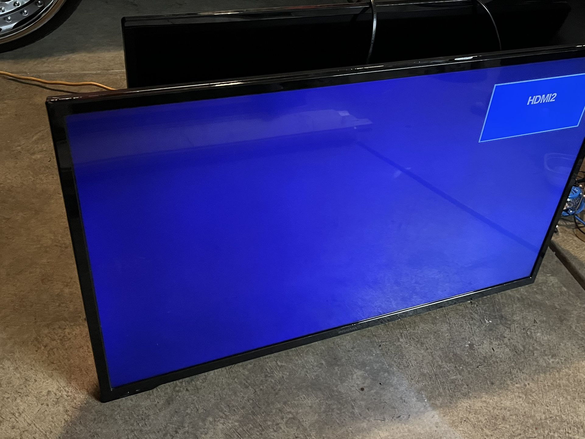 Insignia Flat Screen Tv