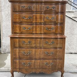 Thomasville chest of drawers