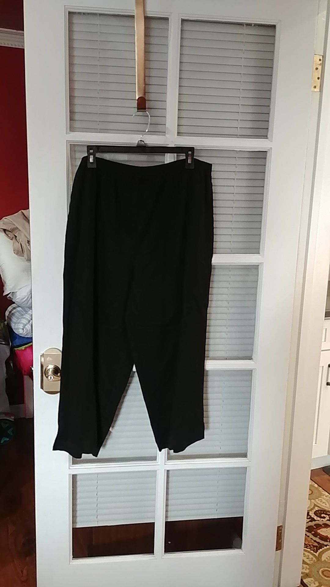 AKS woman 1X black capri pants