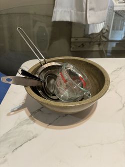 Kitchen Essentials Bowl, Strainers & measuring cup
