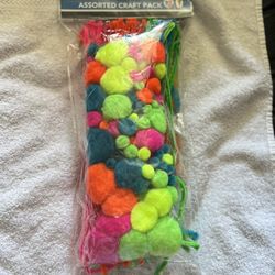 Craft Pack Assorted 300 Pieces New