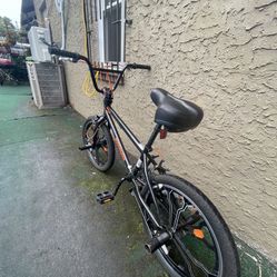 Mongoose Bike Bmx (read Discription Before Buying) 