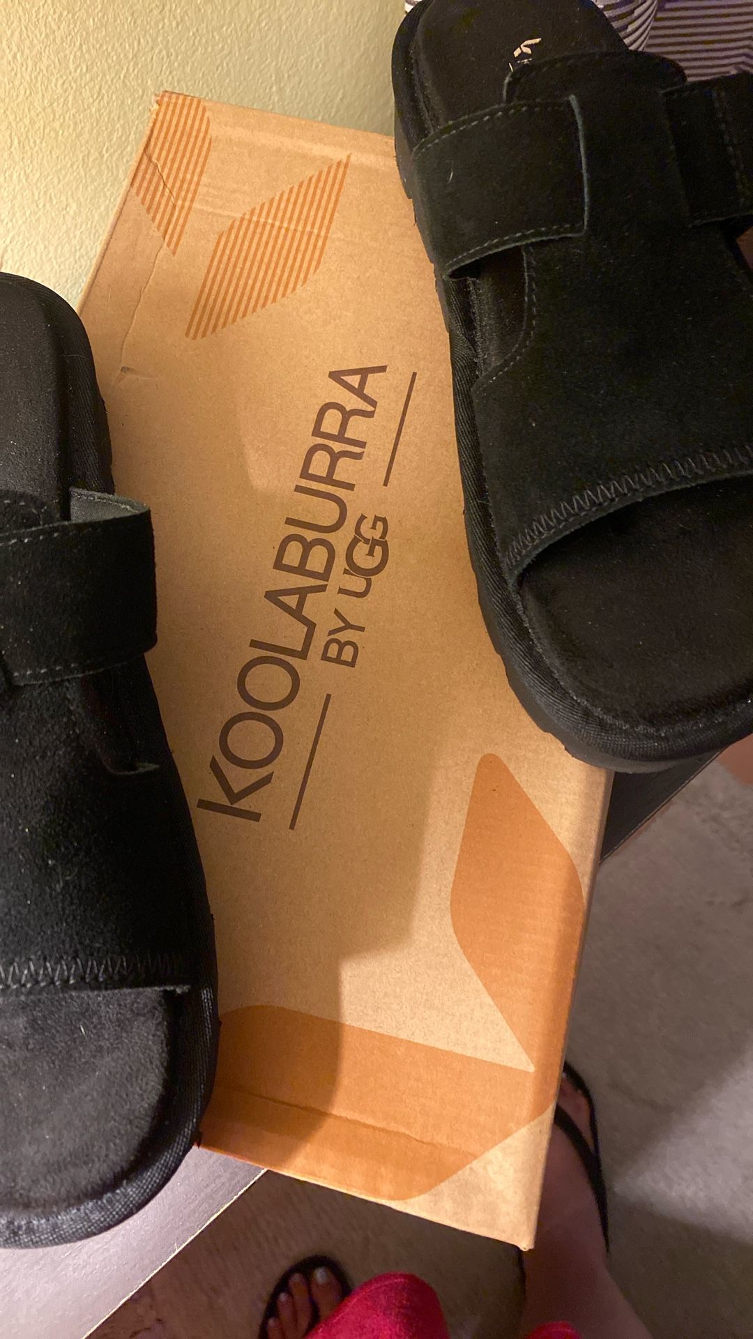 WOMEN BLACK UGG SANDALS