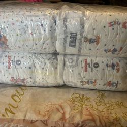 NEW Huggies Size:4 | Pañales Nuevos Talla:4