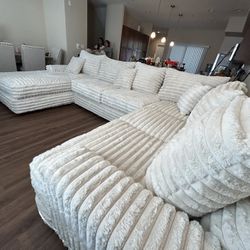 Brand New Elegant Comfy Super Plush Sectional Set 