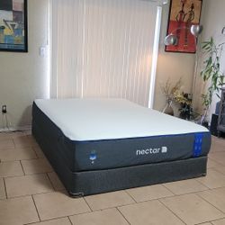 QUEEN SIZE NECTAR MATTRESS AND BOXSPRING FOR SALE! IN GREAT CONDITION,  FREE DELIVERY 